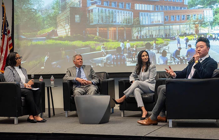 Alumni and professors give advice to incoming students during orientation