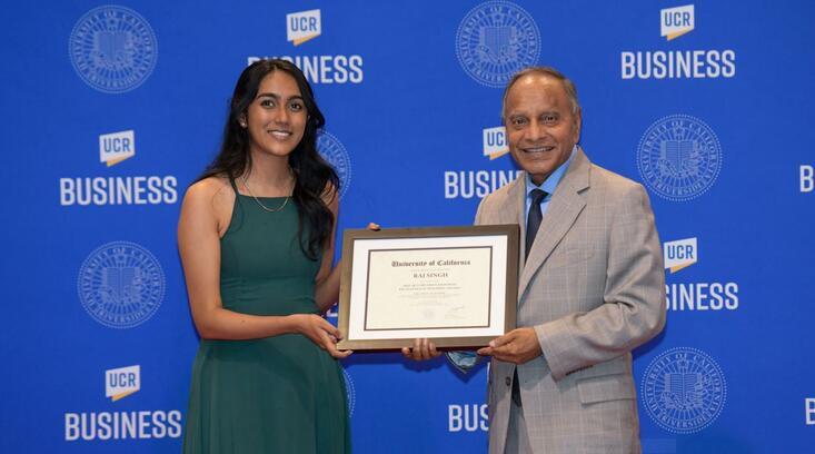 Prof. Raj Singh receiving the Shulman Award certificate